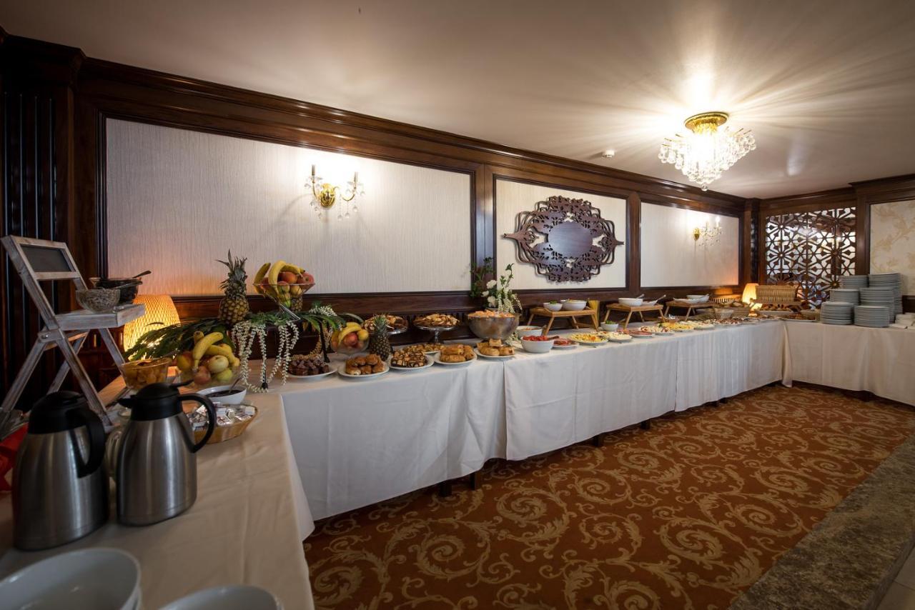 Hotel Silva Буштені Екстер'єр фото