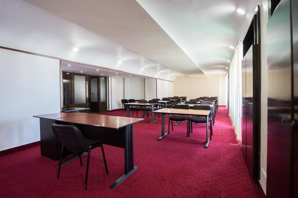 Hotel Silva Буштені Екстер'єр фото
