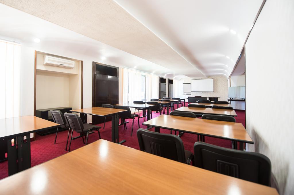 Hotel Silva Буштені Екстер'єр фото