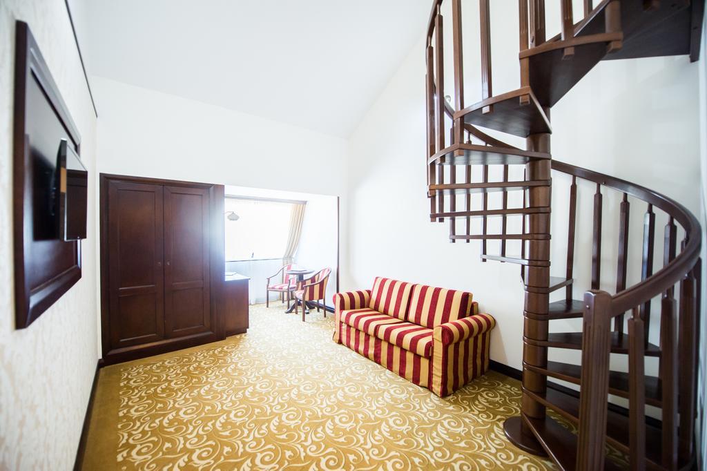 Hotel Silva Буштені Екстер'єр фото