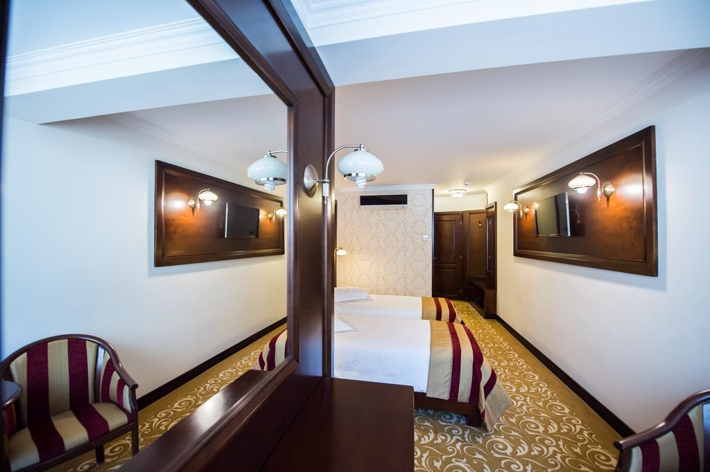 Hotel Silva Буштені Екстер'єр фото