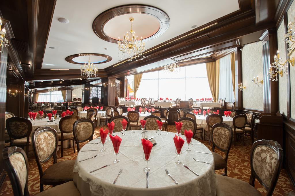 Hotel Silva Буштені Екстер'єр фото