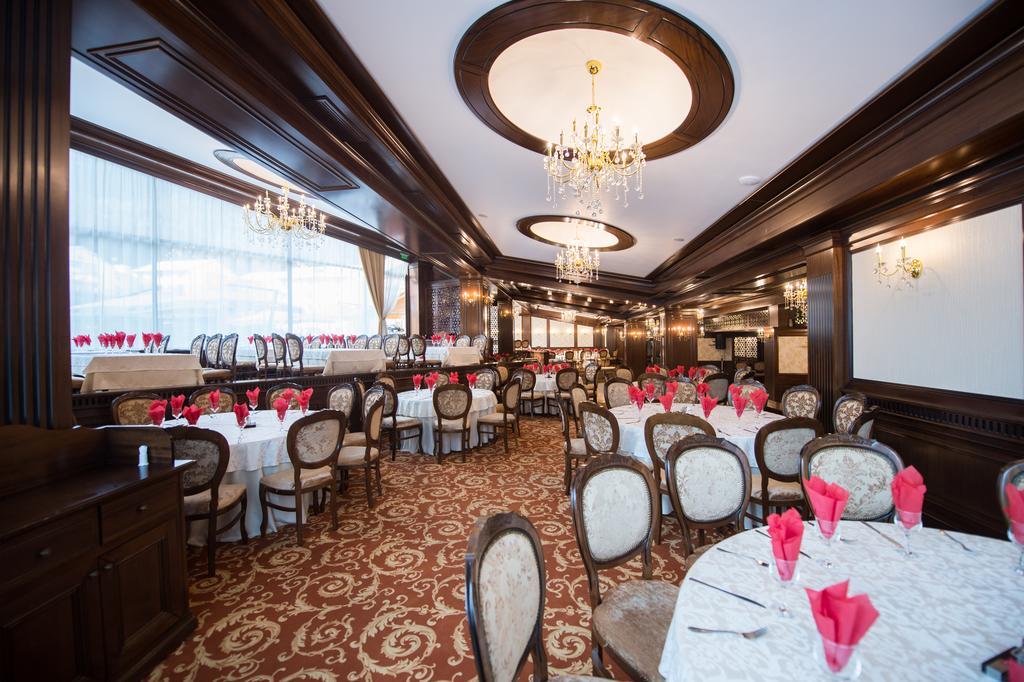 Hotel Silva Буштені Екстер'єр фото