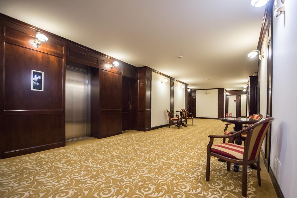 Hotel Silva Буштені Екстер'єр фото