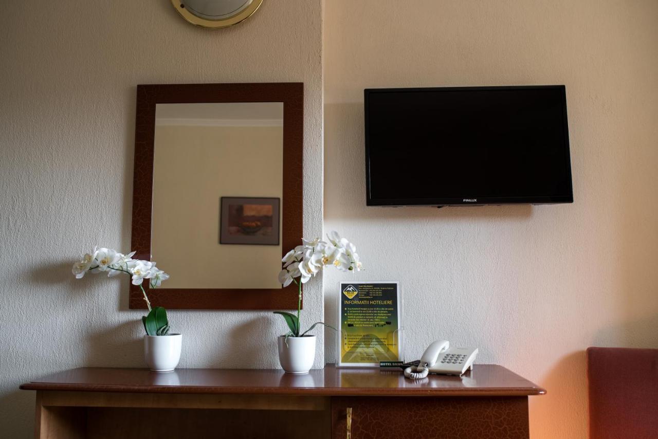 Hotel Silva Буштені Екстер'єр фото